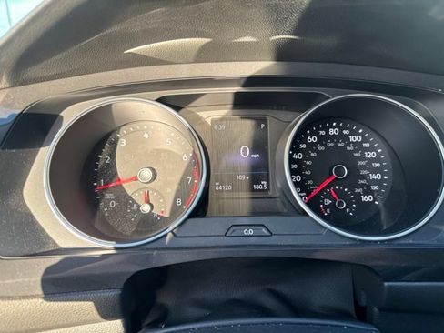 Used 2019 Volkswagen Tiguan SE w/ Panoramic Sunroof Package FWD image 2