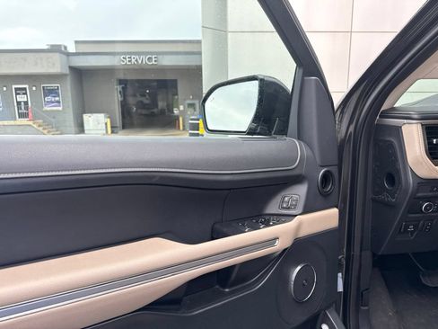 Used 2022 Ford Expedition Max Limited AWD/4WD image 34