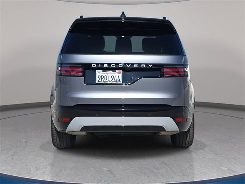 Certified 2025 Land Rover Discovery Metropolitan Edition image 6