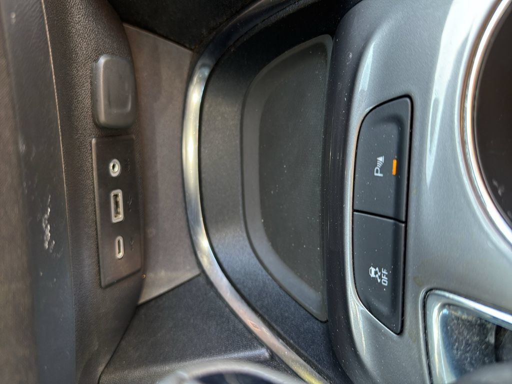 Used 2024 Chevrolet Malibu LT FWD image 31