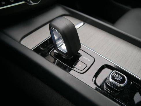 Certified 2025 Volvo XC60 B5 Plus w/ Climate Package image 22