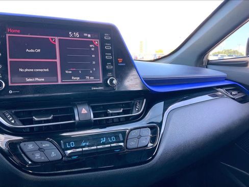Used 2020 Toyota C-HR XLE FWD image 35
