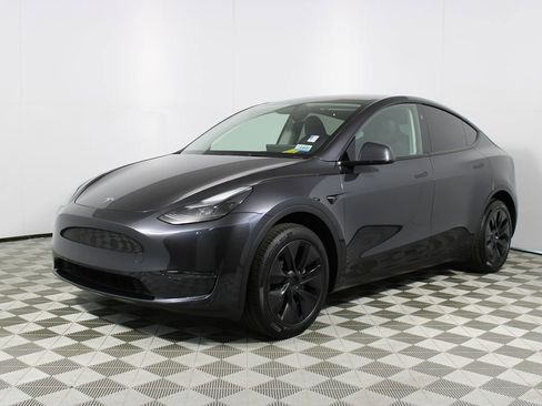 Used 2025 Tesla Model Y Long Range image 30
