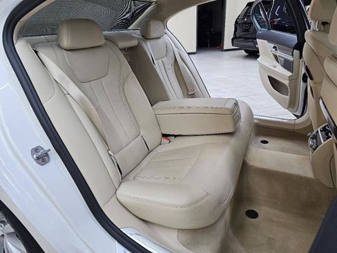 Used 2019 BMW 740i RWD image 24