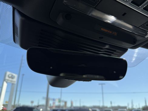 Used 2021 Land Rover Discovery S R-Dynamic image 24