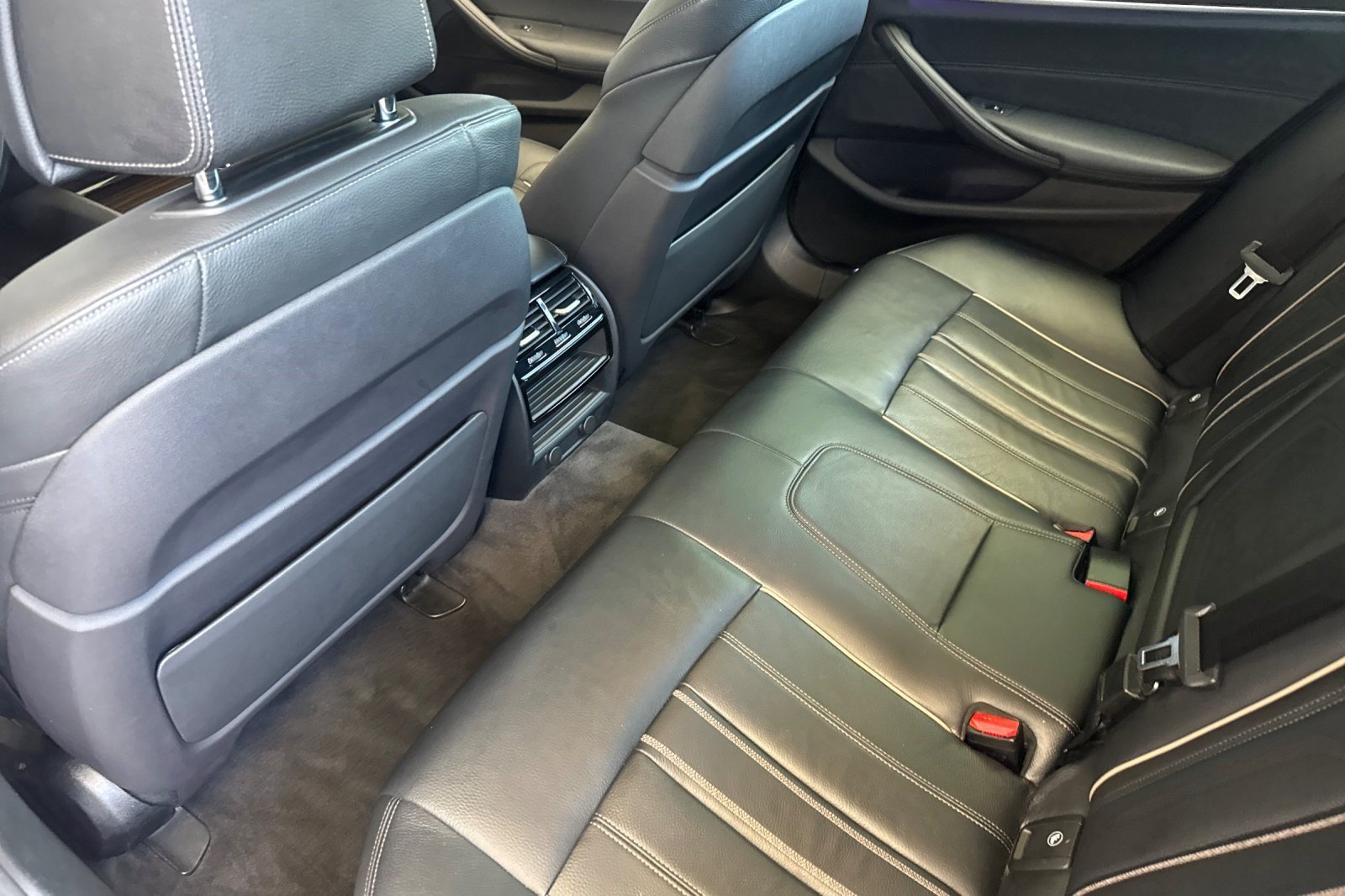 Used 2019 BMW 530e w/ Convenience Package RWD image 25