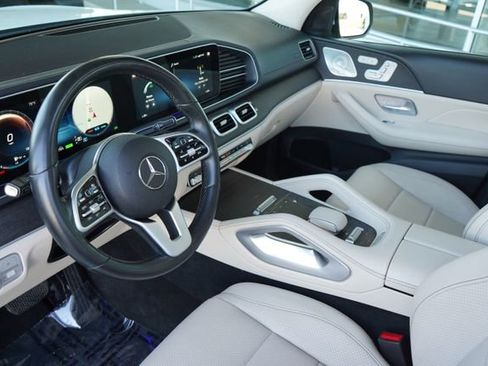 Used 2021 Mercedes-Benz GLS 450 4MATIC image 2