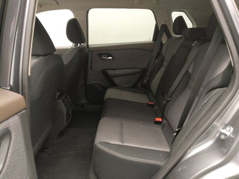 Used 2023 Nissan Rogue SV image 18