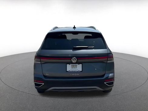 Used 2025 Volkswagen Taos SE FWD image 12