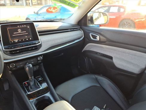 Used 2022 Jeep Compass Latitude image 28