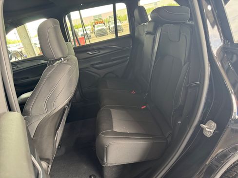 Used 2024 Jeep Grand Cherokee Laredo X RWD image 25