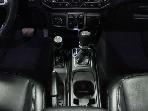 Used 2023 Jeep Wrangler Altitude image 21