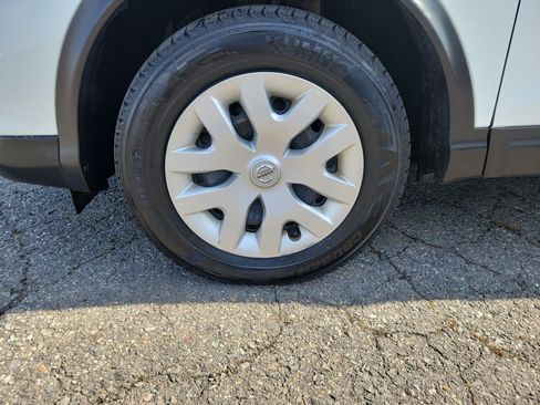 Used 2020 Nissan Rogue Sport S image 12