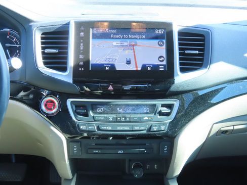Used 2017 Honda Pilot Touring image 8