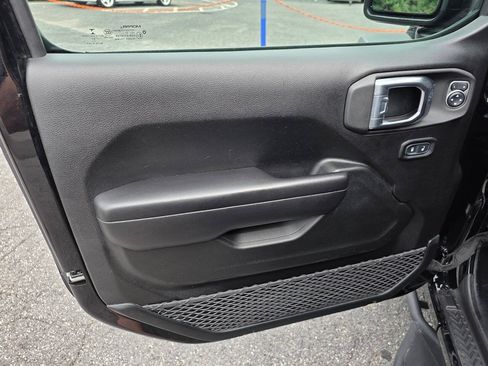 Used 2021 Jeep Wrangler Rubicon AWD/4WD image 13
