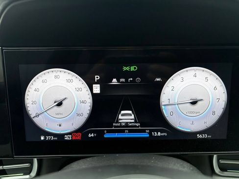 Certified 2025 Hyundai Elantra Limited FWD image 14