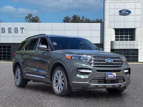 Used 2022 Ford Explorer XLT w/ Equipment Group 202A AWD/4WD image 2
