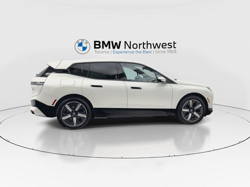 Used 2024 BMW iX xDrive50 w/ Sport Package AWD/4WD image 4