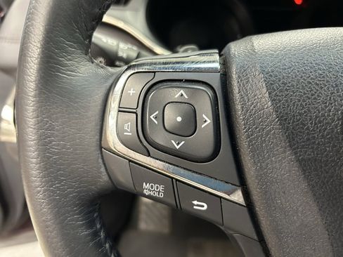 Used 2018 Toyota Avalon XLE image 13