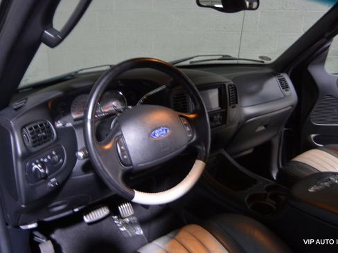 Used 2003 Ford F150 Harley-Davidson image 9