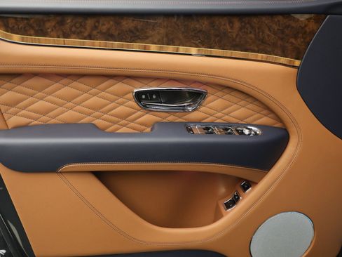 New 2026 Bentley Bentayga AWD/4WD image 14