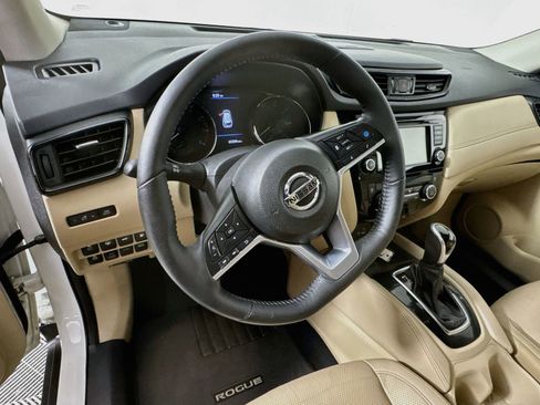 Used 2019 Nissan Rogue SL w/ Premium Package AWD/4WD image 11