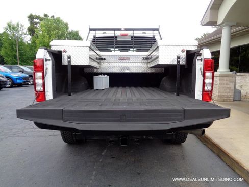 Used 2020 Ford F250 XL w/ Power Equipment Group image 21