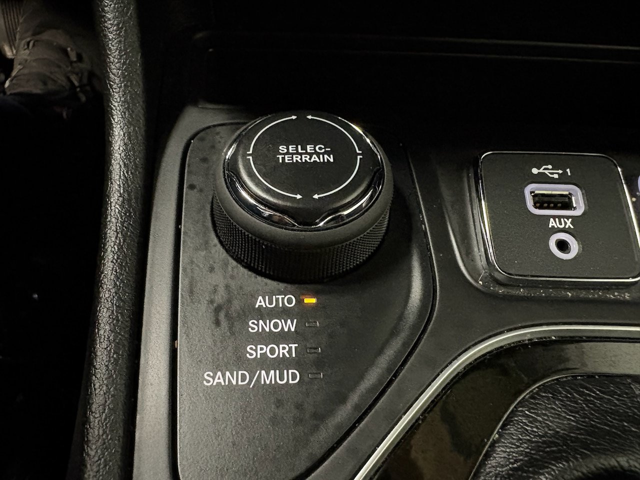 Used 2021 Jeep Cherokee Limited AWD/4WD image 20