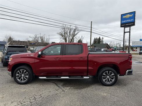 Used 2023 Chevrolet Silverado 1500 LT w/ Z71 Off-Road Package AWD/4WD image 3
