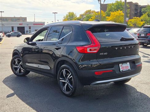 Used 2024 Volvo XC40 B5 Core image 16