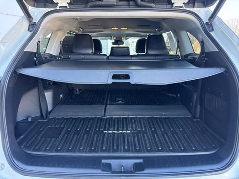 Used 2021 Toyota Highlander XLE image 29