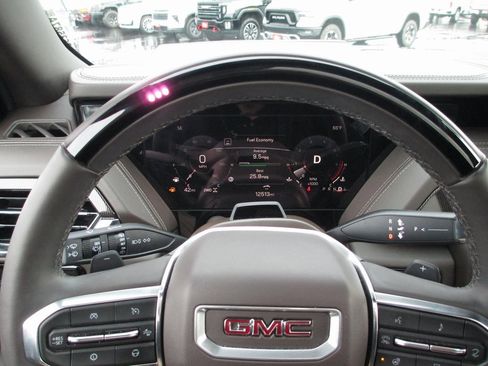 Used 2025 GMC Yukon Elevation w/ Elevation Premium Package image 32