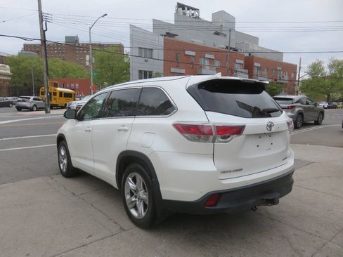 Used 2015 Toyota Highlander Limited w/ Driver Technology Package AWD/4WD image 5