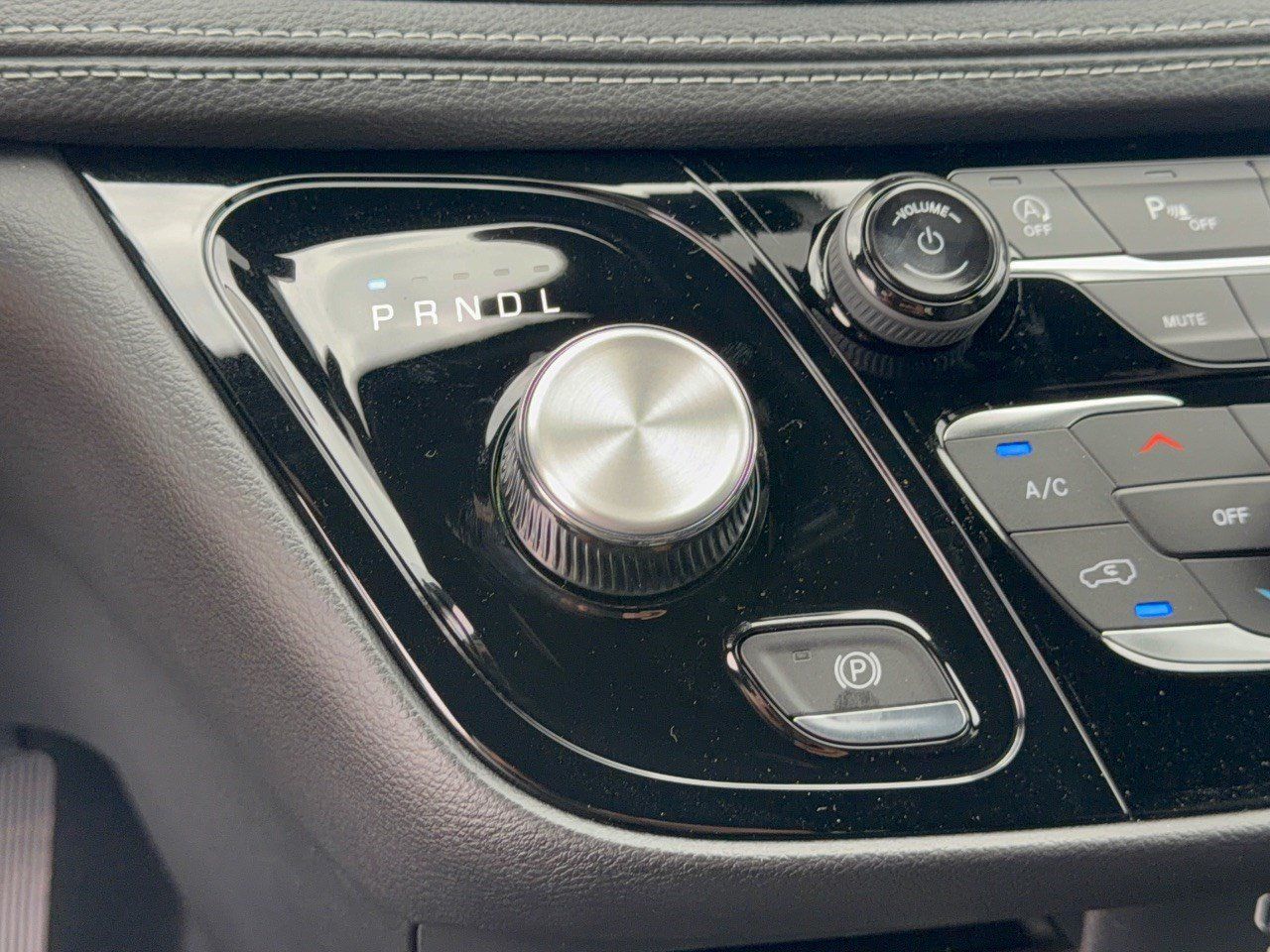 New 2027 Chrysler Pacifica Select FWD image 21