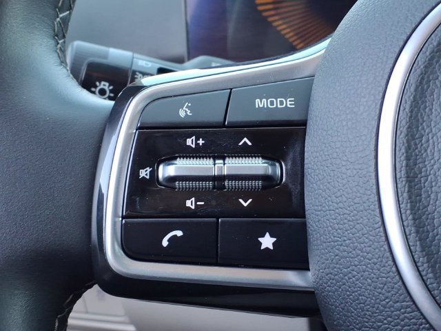 Certified 2025 Kia Sorento EX FWD image 23