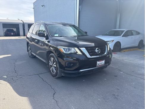 Used 2020 Nissan Pathfinder S image 10
