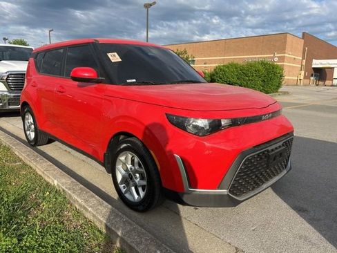 Used 2023 Kia Soul LX w/ Option Group 015 FWD image 2