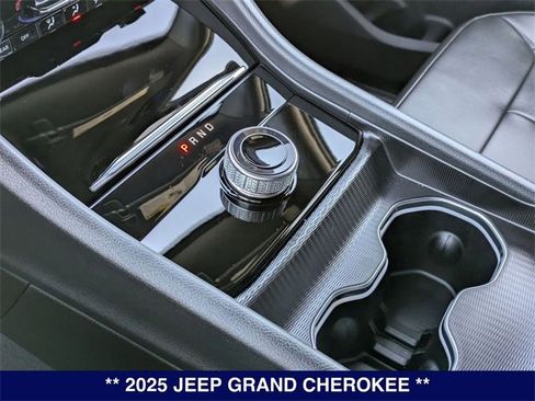 New 2025 Jeep Grand Cherokee Limited w/ Black Appearance Package image 25