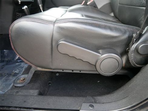 Used 2012 Jeep Wrangler Unlimited Sahara image 15