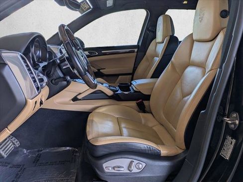 Used 2018 Porsche Cayenne S Platinum image 18