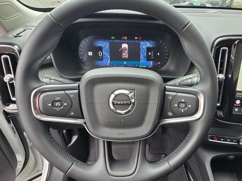 Certified 2025 Volvo XC40 B5 Core w/ Climate Package AWD/4WD image 26