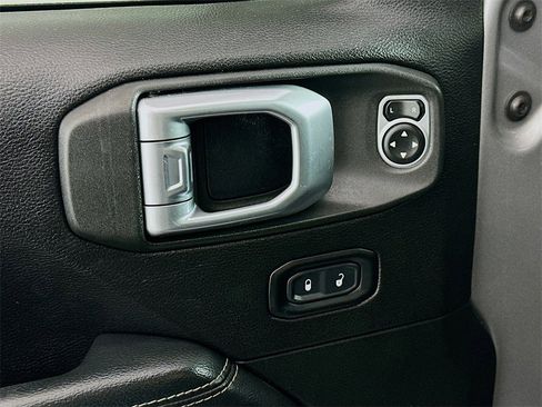 Used 2019 Jeep Wrangler Unlimited Sahara image 18