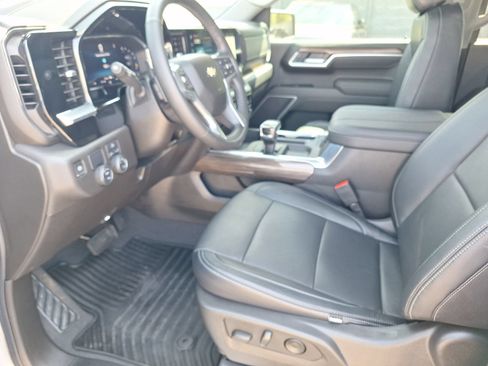 Used 2025 Chevrolet Silverado 1500 LT RWD image 16
