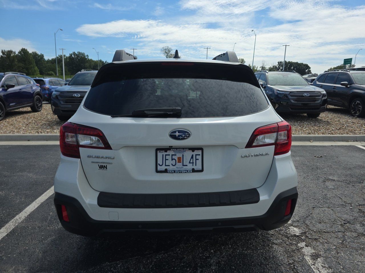 Used 2018 Subaru Outback 2.5i Limited AWD/4WD image 6