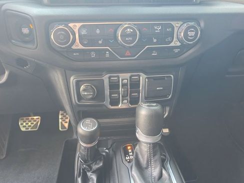 Used 2024 Jeep Wrangler Unlimited Sport AWD/4WD image 12