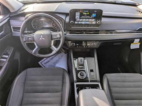 Used 2022 Mitsubishi Outlander SE image 17