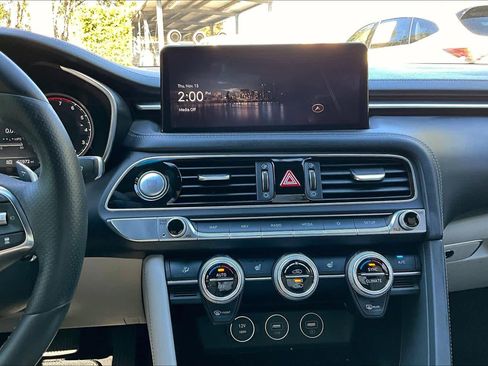 Used 2022 Genesis G70 2.0T image 6
