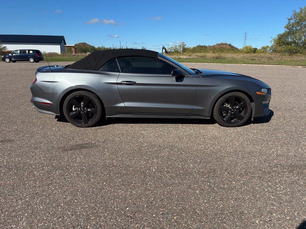 Used 2022 Ford Mustang Convertible RWD image 1