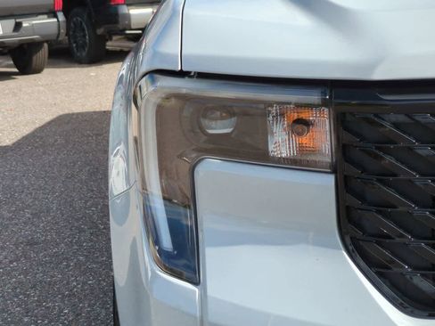 Used 2025 Ford Maverick Lariat w/ Black Appearance Package image 10