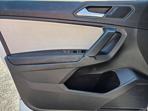 Used 2019 Volkswagen Tiguan SE AWD/4WD image 12